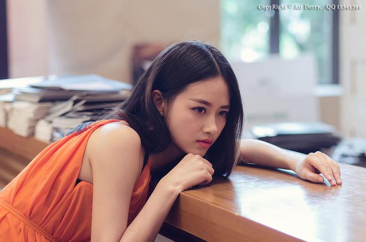 侨建·御溪谷 光影交织的室内人像诗篇